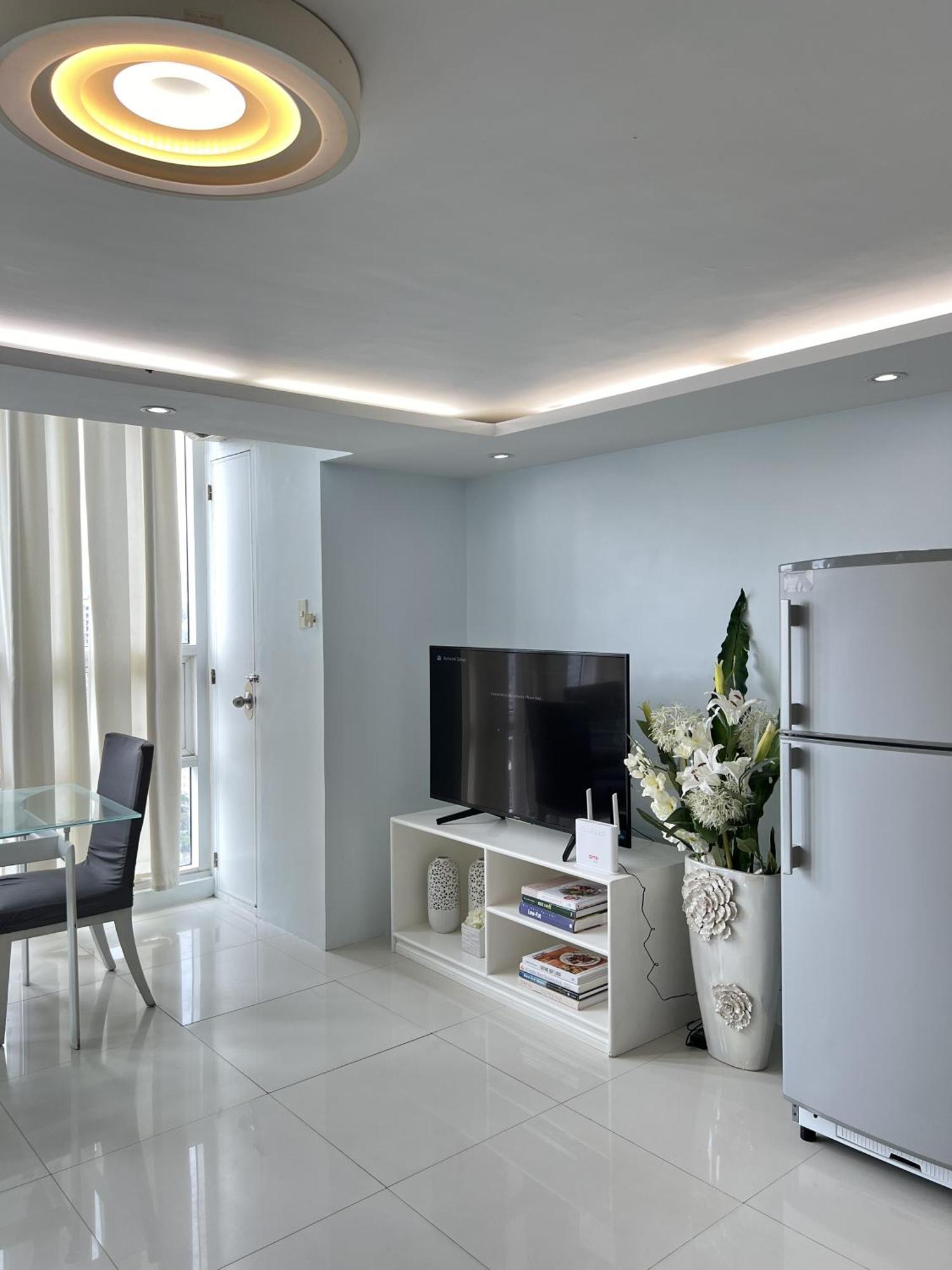 2br Unit At The Center Of *