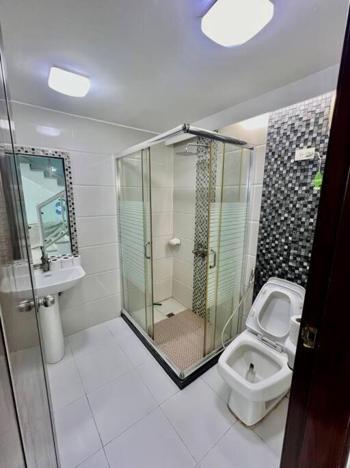 2br Unit At The Center Of Apartment *