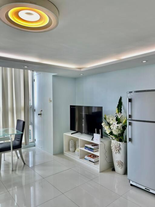 Apartment 2br Unit At The Center Of *