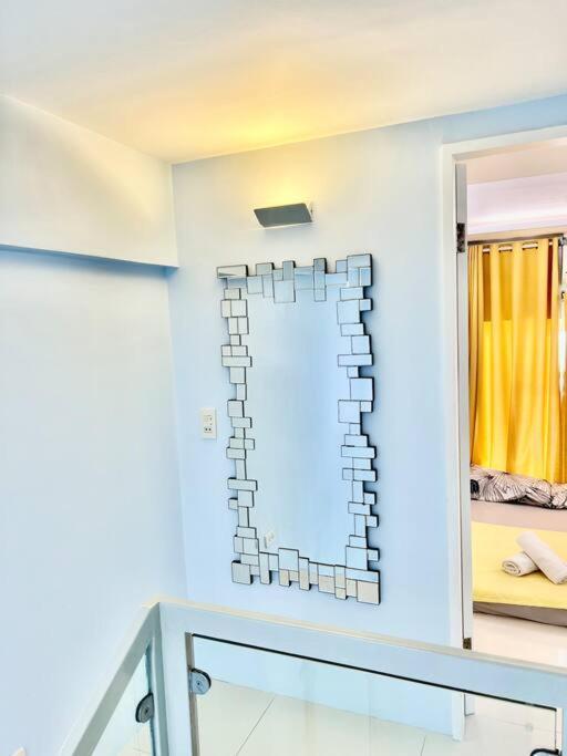 2br Unit At The Center Of Apartment *