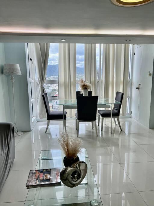 2br Unit At The Center Of * Cebu